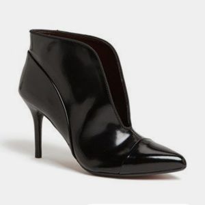 Report Signature Black Stilleto Booties Gently Used Size 9